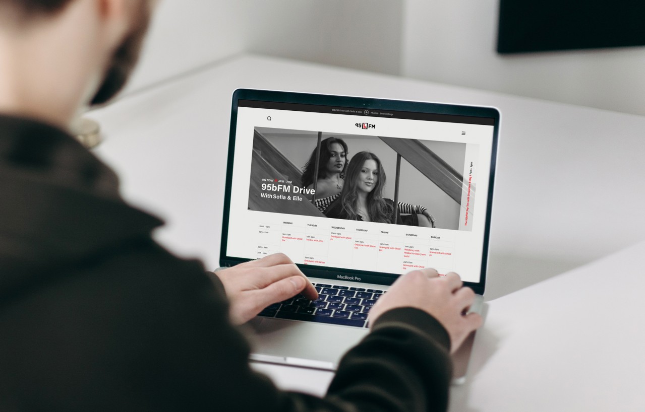 95bFM website on a laptop