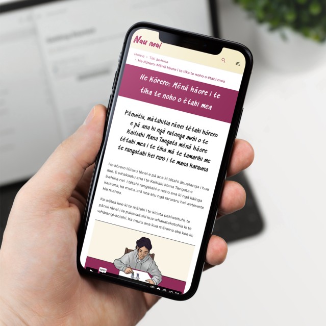 nau-mai.nz website translated to te reo shown on phone in someones hand